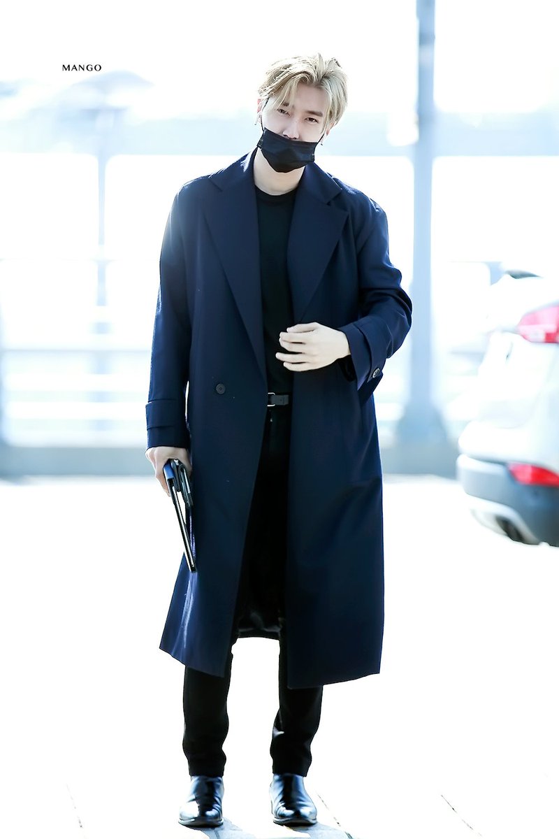 Dandyfish__'s tweet photo. 180418 Siwon~❤ @ ICN Airport [CR:__芒果酱__] // งื้อออ หล่อมากกก น้องละลายตายไปเลยค่าาา 😍💓 https://t.co/va9YVzaWAL