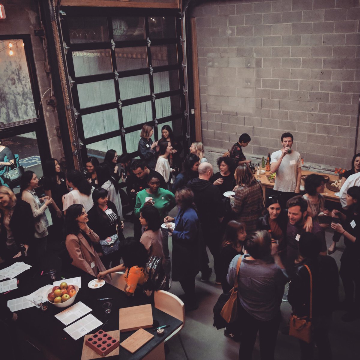 ladiesinmograph's tweet photo. Biggest meet up ever! Wonderful night for Ladies in Mograph at @Fellowla https://t.co/dmHy24rEEp