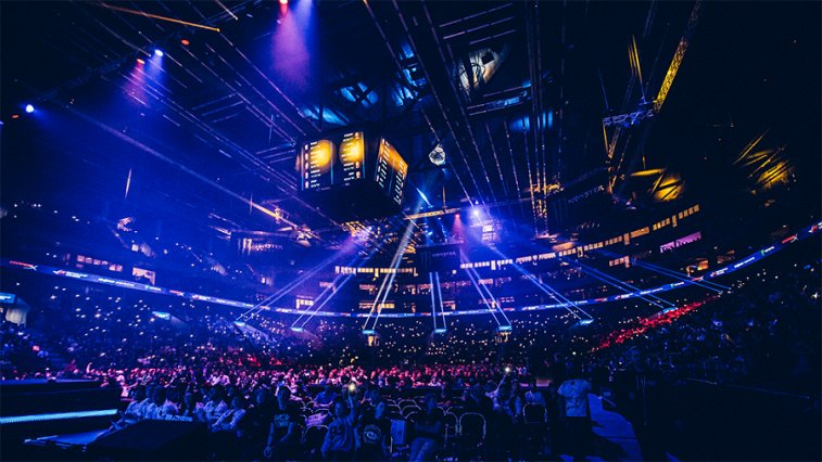 CathyChazeau's tweet photo. #Marseille devient capitale mondiale de l'#esport cette semaine avec les #DHMasters pour la 1ere fois en France!
Dernière ligne droite pour notre équipe avant l'ouverture des portes !
Gogogo! https://t.co/iKzGtDCABj