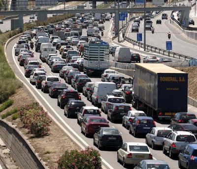 🔴👮🏻‍♂️Fortes retencions a la Ronda del Caudillo per la operació sortida del cap de setmana, coincidint amb l’averia de dues motos amb sidecar de les <a href="/TietesSEsteveDR/">Tietes de Sant Esteve de Roures</a> segons informa <a href="/TransitSEDR/">Trànsit SEDR</a> 🖐🏼