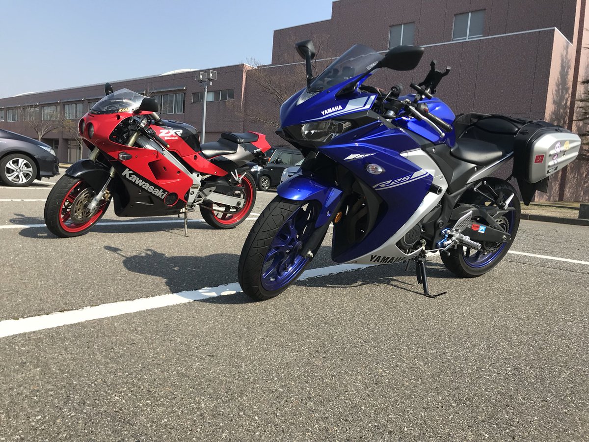 NUISTouringClub's tweet photo. 90年代(赤)と最新型(青)でツーリング https://t.co/US8iWB0vwy