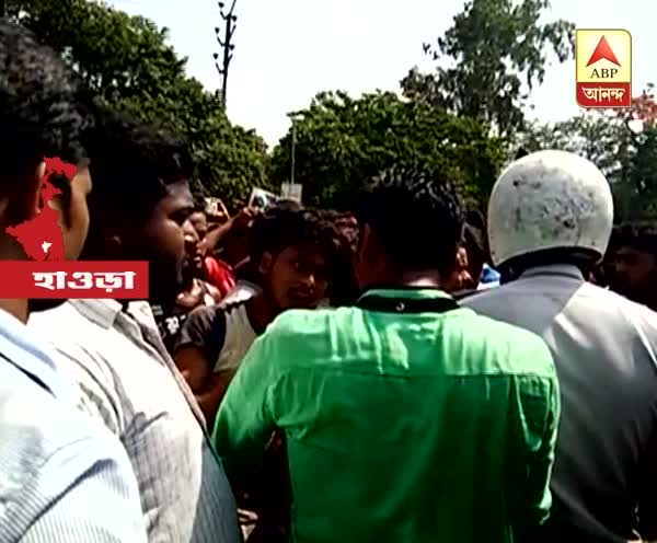 abpanandatv's tweet photo. #NHBlock কাঠুয়া-উন্নাওকাণ্ডের প্রতিবাদে চেঙ্গাইল স্টেশনে রেল অবরোধের পর উলুবেড়িয়ার ৬ নম্বর জাতীয় সড়কে পথ অবরোধ https://t.co/5kSmnxc7GH https://t.co/iLi21VwAFm