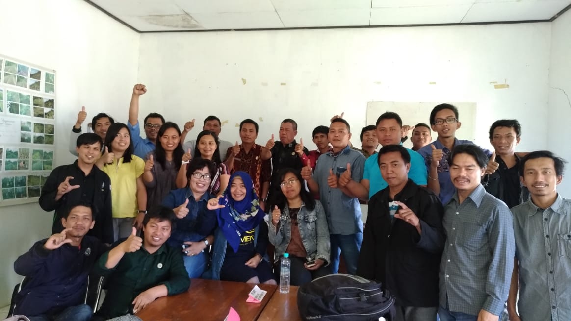MTonglo's tweet photo. RAKOR P3MD KAB. MAMASA dalam rangka penguatan pelaksanaan #padatkaryatunai2018

@jokowi 
@EkoSandjojo 
@taufikmadjid71 
@Nurhamz25186363 
@ArsanaSuma https://t.co/7aCKpaTfCy