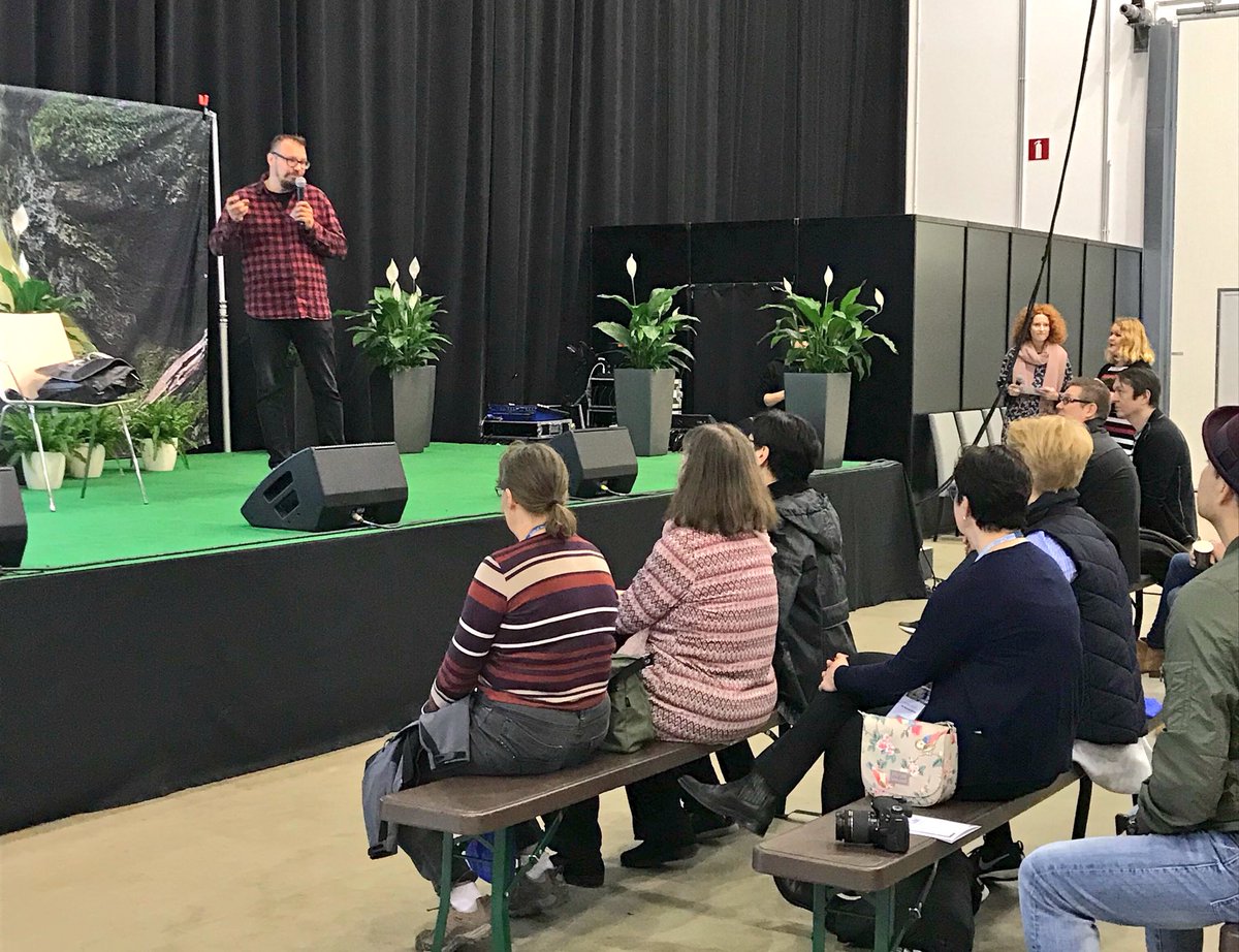 johannatahlo's tweet photo. Ihan kohta @NanaN0rm @hurjamedia on stage 🙌Kotimaan matkailumessuilla asiaa somesta, blogiyhteistöistä ja LGBT-matkailusta. Suuntaa E-hallin esiintymislavalle 👉 #Supermessut https://t.co/ThRbPjCM2e