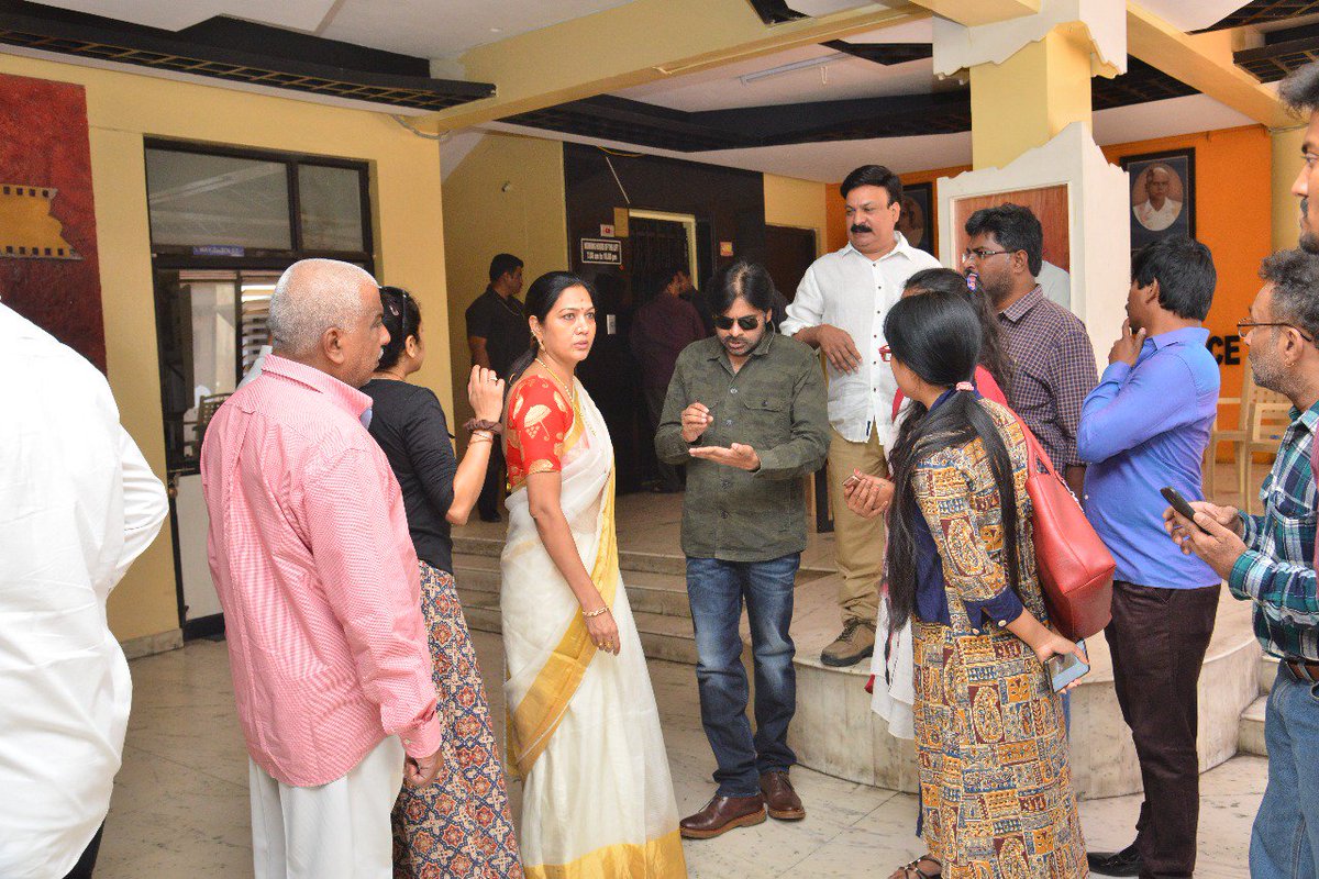 JanaSenaParty's tweet photo. JanaSena Chief @PawanKalyan with Nagababu garu, @alluarjun , hema garu at film chamber. https://t.co/7MrUJnrEUJ