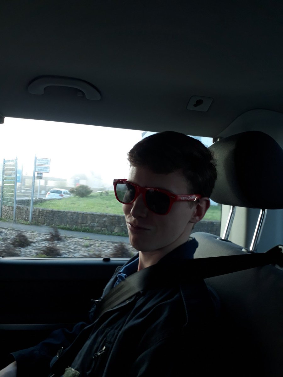 teamvoile_ecn's tweet photo. C'est parti! Direction le port du moulin blanc pour la mise à l'eau du j80 @CentraleNantes! Mais jamais sans mes lunettes @SopraSteria_RH!

#SailTheFuture 
@ccedhec 
@TeamJolokia https://t.co/AOQHvsOZH0