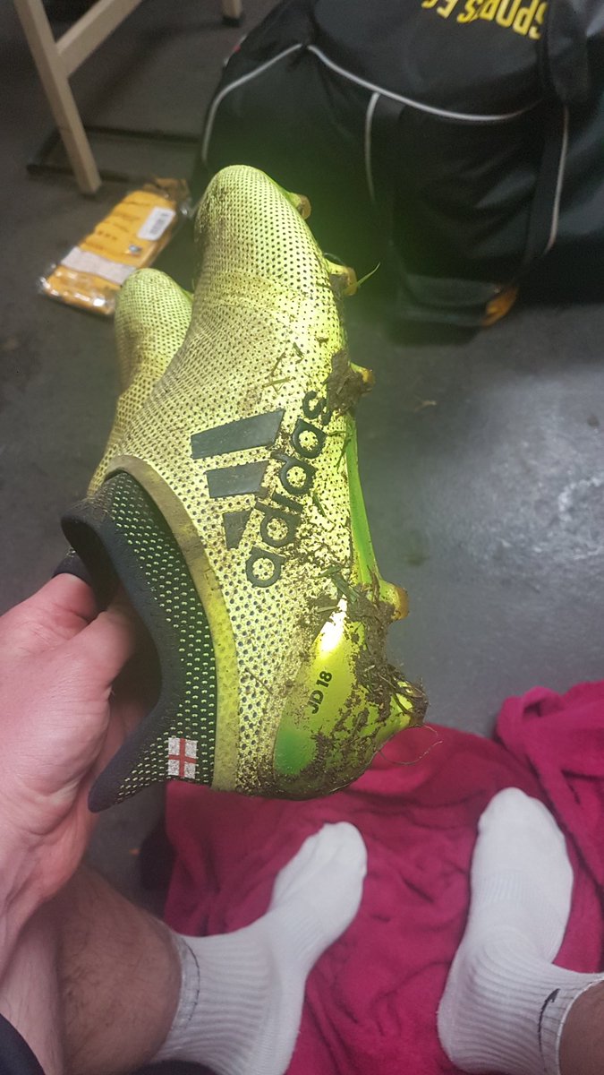 blytheyBH's tweet photo. Massive thanks for the boots @IAmJermainDefoe. Definitely not a Defoe-esque performance but a winners medal nonetheless! #footballkitsdirect https://t.co/86LvMoBtDn