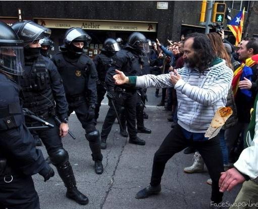 Tienes que asistir en carga polisial esta sitmana? Kieres misma enirgia que "Ninja Indepe"? Prueba durum con doble carne i picante de nuestra casa! Facil de llivar en bolsillo!! pic.x.com/8JGICt0zA4