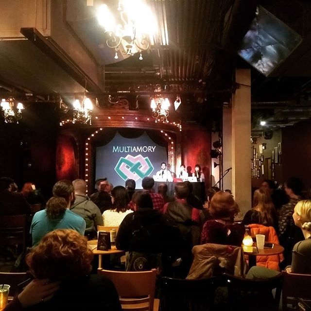 DedekerWinston's tweet photo. What a fun show in Chicago tonight! Thanks to @uuchicago for having us, thanks to everyone who came out, and thanks to the guy who bought us drinks in the middle of the show so that our glasses wouldn't be empty.
#uptownunderground #Multiamory #Multiamo… https://t.co/jR94mSdV7L https://t.co/bgvmqSPr64