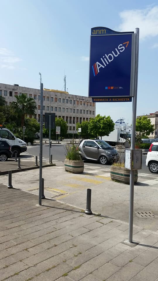 anmnapoli's tweet photo. #Anm Da oggi venerdì 20 aprile il sevizio #ALIBUS  avrà una terza fermata all’interno dell’area portuale precisamente in corrispondenza del Varco Pisacane che si aggiunge alle altre due fermate già esistenti nello scalo. #noicisiamo @ComuneNapoli https://t.co/wqg2Rgc2My