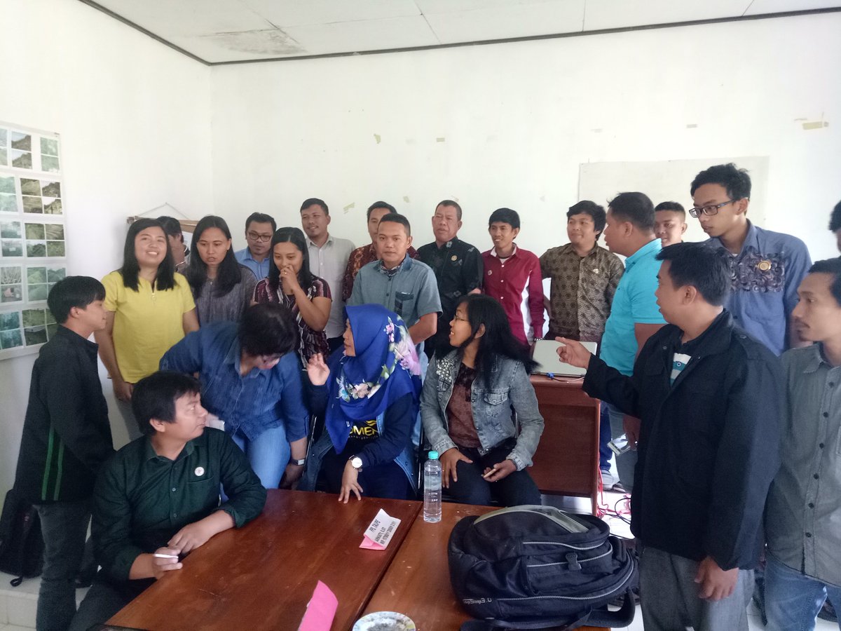 John_Kiren5's tweet photo. TPPI P3MD kab. Mamasa #provsulbar Siap Kawal PKT Dana Desa 2018
@taufikmadjid71 @askar_darwis @FitriRahmat5 @ArsanaSuma @rionaldi_u @Sambominanga01 @Alysunar @JoisKresien @Aries_tppi @Firman1980 @suci_masyhur @Kristia38199572 @arpoyayan @P3MD_SULBAR @Jasman_bumal07 https://t.co/8vDYjcrS9e