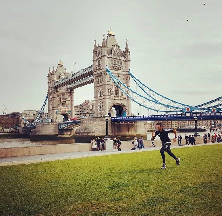RunTheWorldApp's tweet photo. Who’s travelling to #London (ph. Insta @tee_hus 🇬🇧)? one of the cities available in #RuntheWorld! 
.
We are about to hit the App stores 🤙 If you wanna try the app in preview in one of the cities, contact us! #Runners check Insta account @Runtheworldapp #running #morningruns https://t.co/JF0G4IYTtf