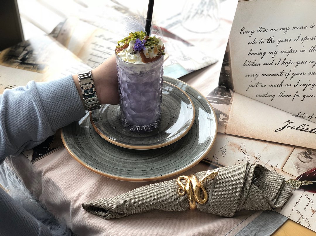 mdjcafe's tweet photo. A reflection of vintage Provence, recreated in a contemporary space. This is Maison de Juliette – a place of art, beauty and decadent delights. @halimagoga
#MaisondeJuliette https://t.co/V1m1VYGkYW
