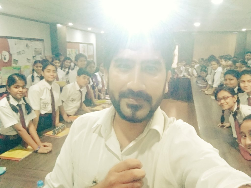 baawraman's tweet photo. Such a great experience sharing the incredible story of our Universe with these young minds! Storytelling and the beauty of Universe. #MakeScienceCoolAgain https://t.co/0jT5WMM2T9