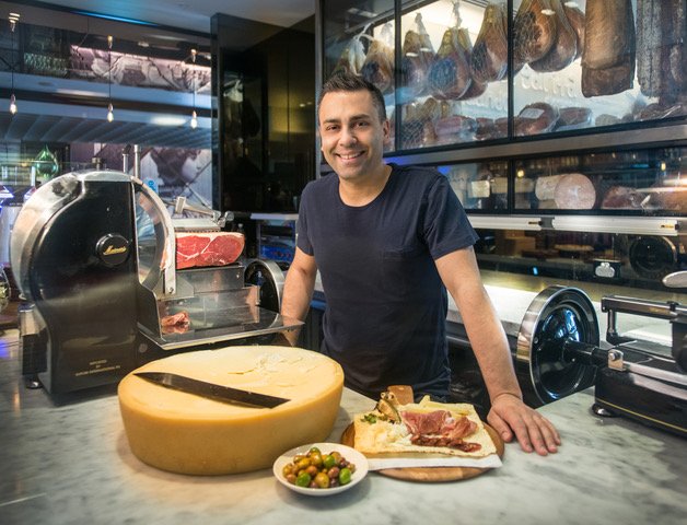 Check it out! Johnny Di Francesco from Melbourne institution <a href="/gradigroup/">400gradi</a> is out 2018 Event Ambassador. Read all about it bit.ly/2qLNLdP