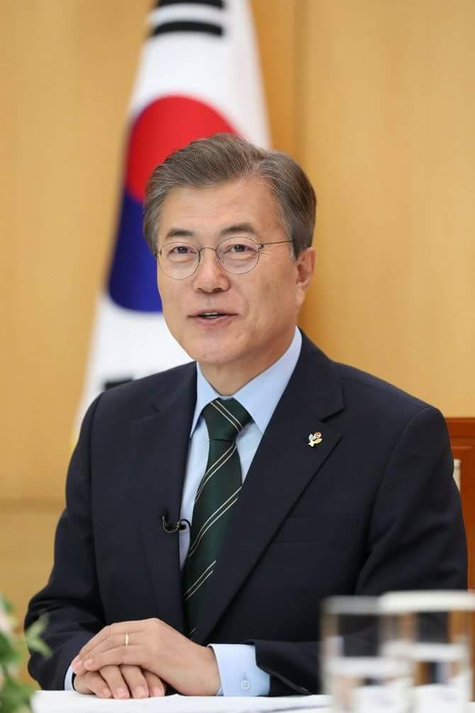 Pres. Moon Jae-in, peace between N-Korea &amp; S-Korea comes to an end. Together, we all gather together to make peace on the Korean peninsula, and foreign journalists have mentioned that Pres. Moon Jae-in is entitled to the Nobel Peace Prize.

                SisaNews24
