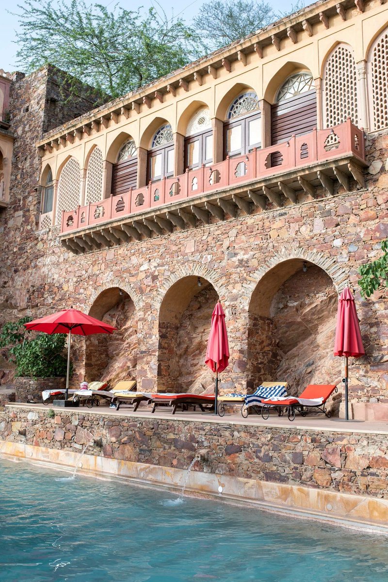 Neemrana_Hotels's tweet image. Immerse yourself in the cool pools of Neemrana Fort Palace for a completely refreshing summer escape. 

#SummerEscape #BeattheHeat #CoolPools #PoolsatNH #NeemranaFortPalace #SwimmingPools #Takeadip #GetawayDestination #ExperentialHotels #HotelsNearDelhi