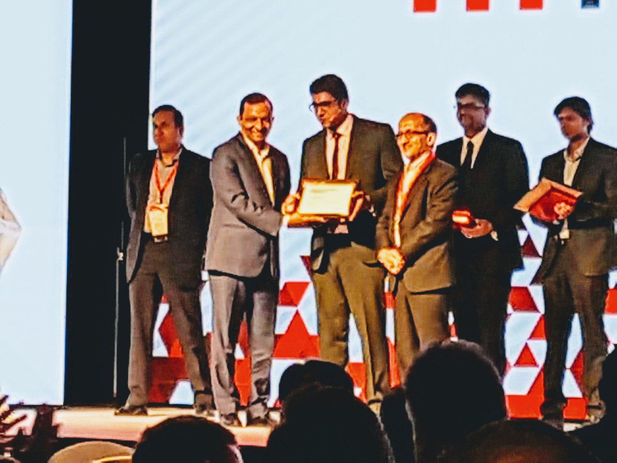 p11rishabhr's tweet photo. Being rewarded by MD Mahindra AFS Dr. @GoenkaPk for being one of 7 selected speaker for #mTALK  Topic - " Leadership for Millennial"  -  With Mentor Mr. Pankaj Sonalkar

Venue: @MahindraRise  Senior Leadership Annual Conference, Grand Hyatt, Mumbai
#IdeasWorthExploring #mTALK https://t.co/BSHlnbPY0D