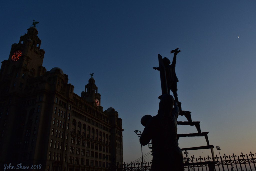 JohnS_71's tweet photo. It's great going for a wander in this city........... #Liverpool #RiverMersey #Sunset #Heritage #BlitzMemorial  @VisitLiverpool @ExploreLpool @RoyalLiver1911 @IGersLiverpool https://t.co/UrkYgbo0yj