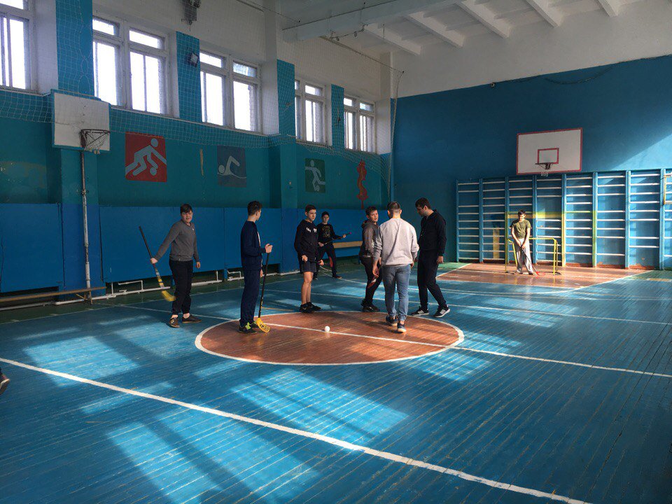 Djek085's tweet photo. В Средней школе 17 г. Иваново провожу презентацию @floorball37 Ещё одна школа просоеденилась к увлекательному и интересному виду спорта https://t.co/v9wPxQKu3Q