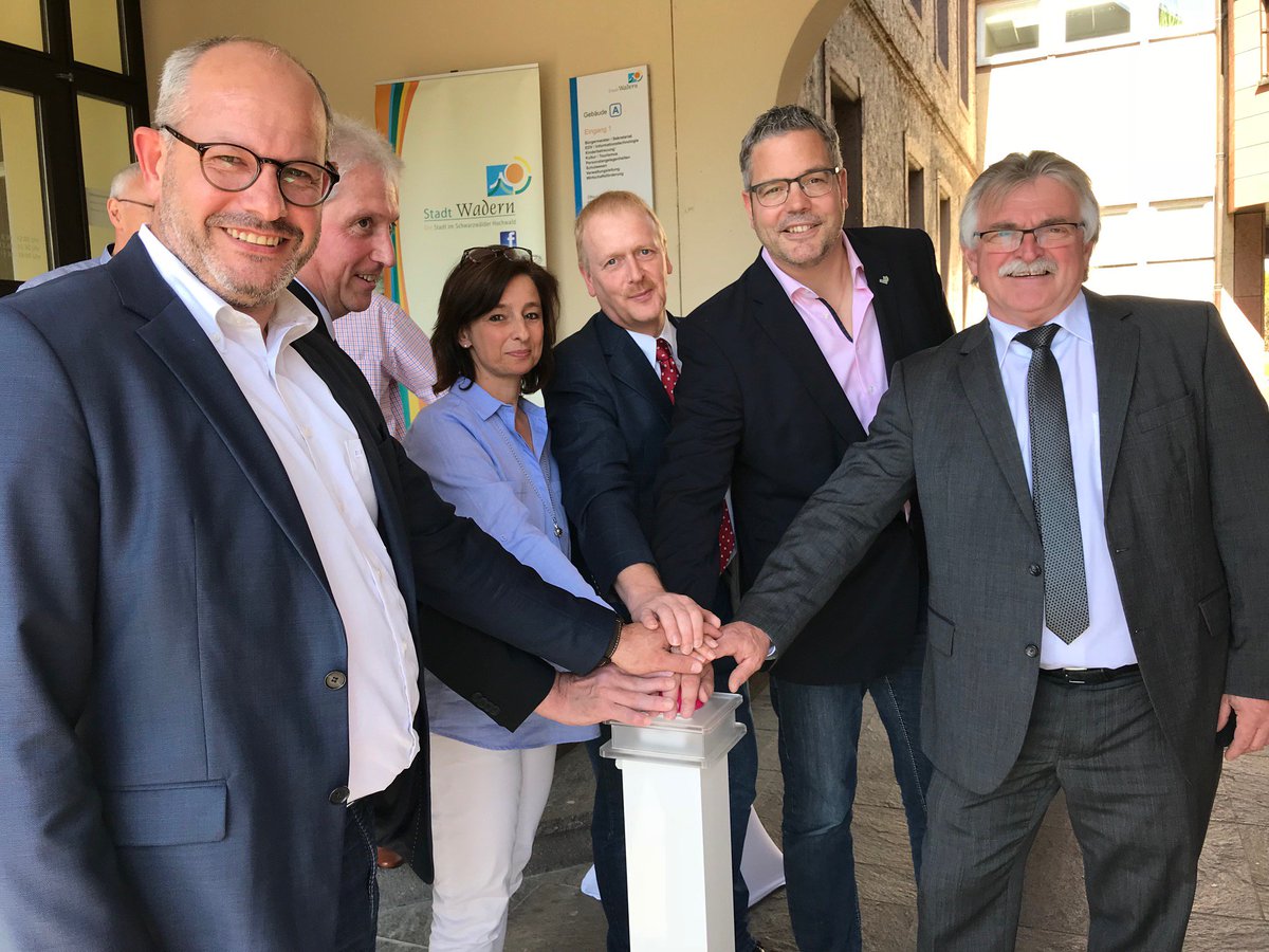 telekomnetz's tweet photo. Rund 3.000 HH in #Wadern und den ST #Lockweiler, #Löstertal, Wadern und #Wedern können jetzt schneller surfen mit bis zu 100 MBit/s! Die Stadtteile #Nunkirchen und #Büschfeld erhalten im Mai 2018 das schnelle Internet. #Glasfaser #Telekom #Telekomwall #wirbauenweiter ^gmk https://t.co/uHrOuXnWLo
