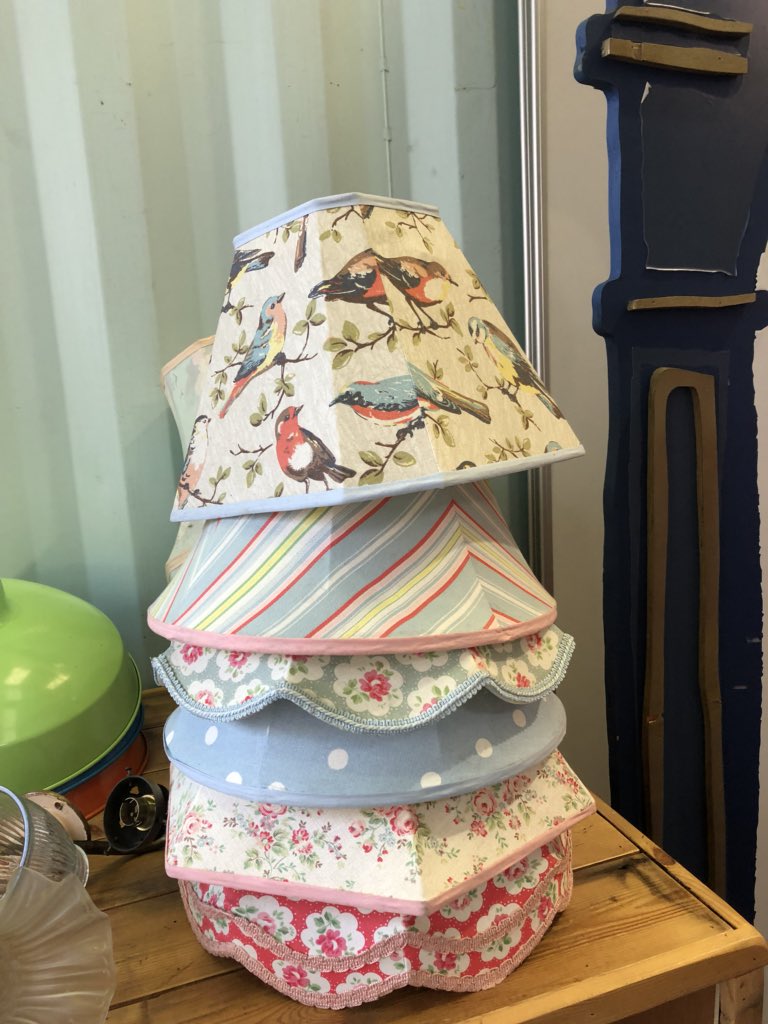 RVBoxShop's tweet image. The day has arrived!!! Come down! Some amazing props and vintage furniture!!! @RVBoxShop Here until 5pm!!! And tomorrow too!! #vintage#props#bric a brac