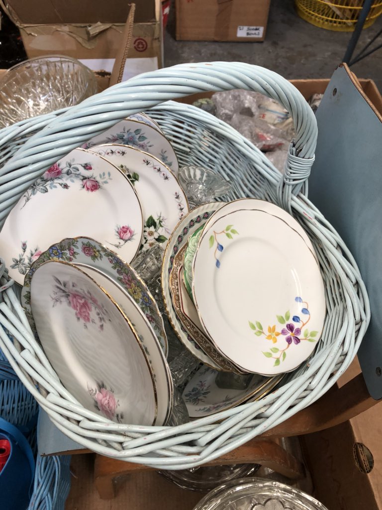 RVBoxShop's tweet image. The day has arrived!!! Come down! Some amazing props and vintage furniture!!! @RVBoxShop Here until 5pm!!! And tomorrow too!! #vintage#props#bric a brac