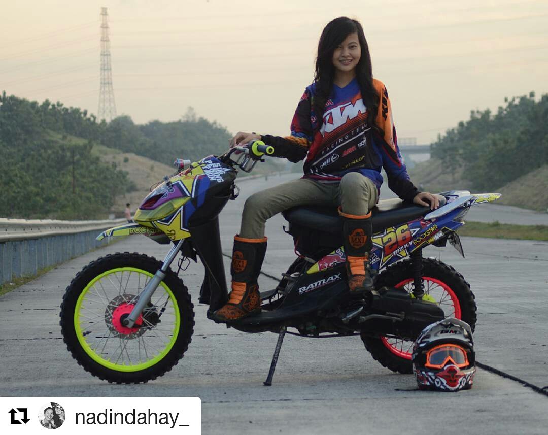 GM_Helmets's tweet photo. Aksi pembalap wanita yang menyukai helm GM saat berkendara.
#gmhelm #helmgm #helmetgm https://t.co/PO560eJG7r