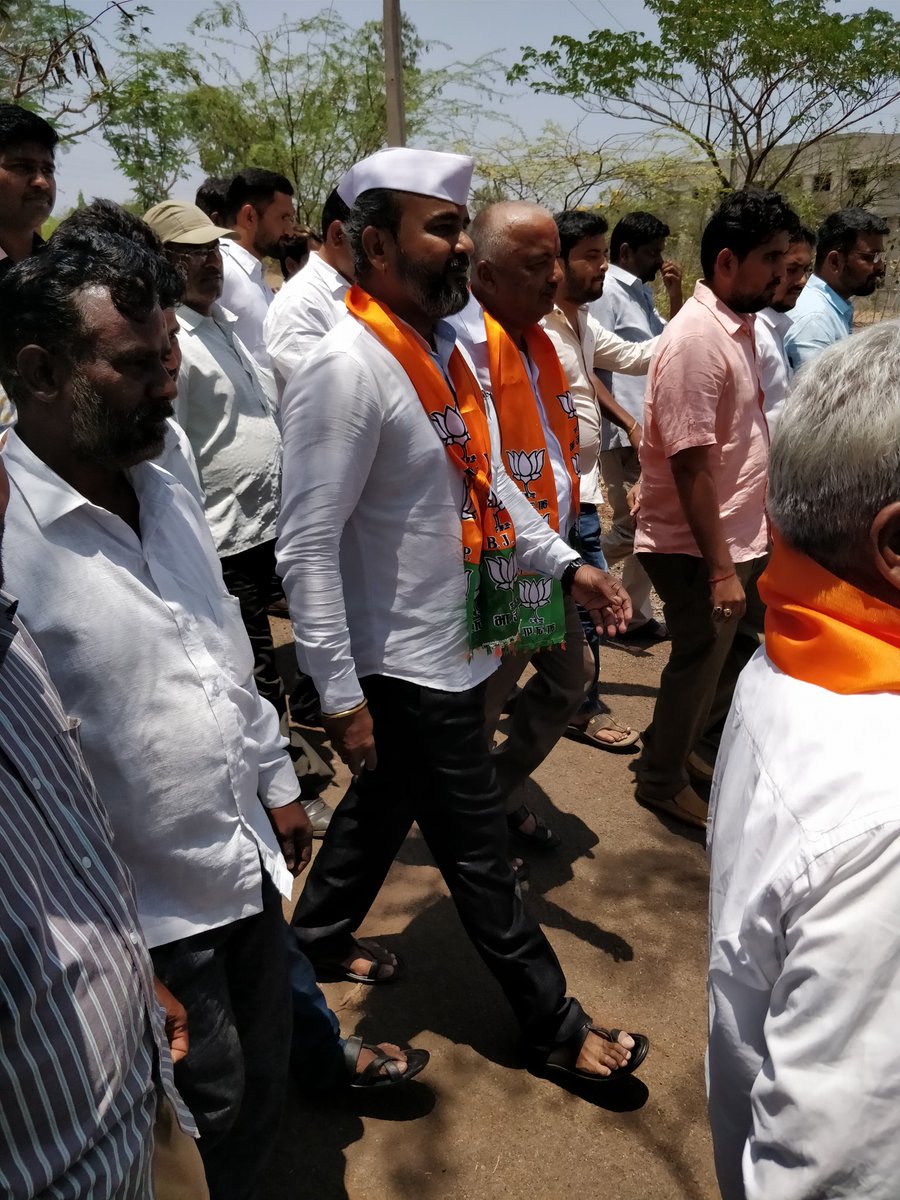 RKFC13's tweet photo. #BJP  #nomination Shri Umesh Anna Katti and Ramesh Anna Katti #KarnatakaElections2018 #leader #AmitShah @BSYBJP @BJPLive @AmitShah @BJPKarITCell https://t.co/QyE7V1xVza