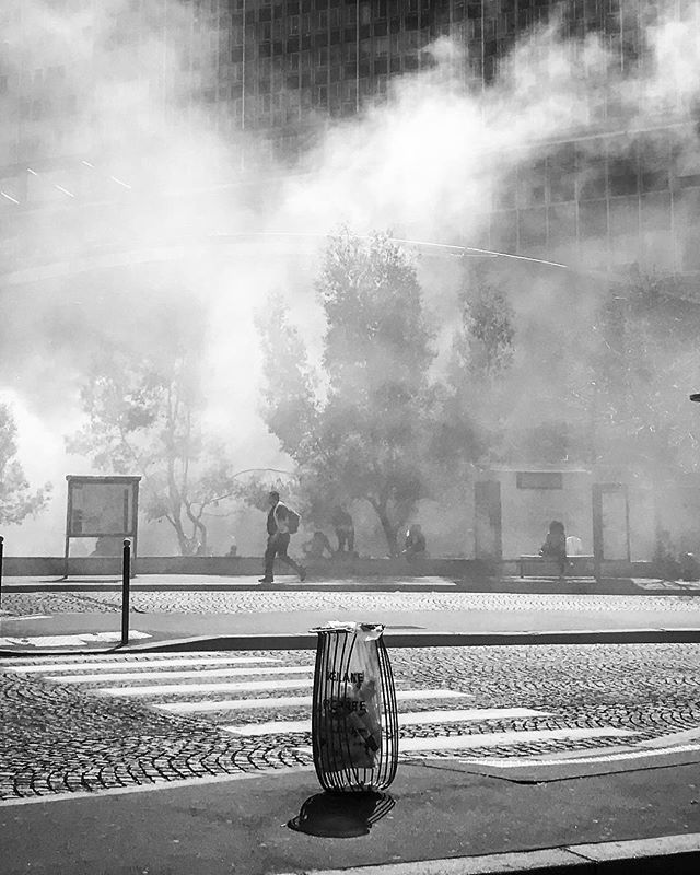 BigFares's tweet photo. #paris #strike #greve #smoke
#blackandwhite #blackandwhitephitgraphy
#bnwphotography #bwphotography
#blackandwhiteonly
#bw #blacknwhite #bnw #monochromatic #monochrome #noiretblanc 
#streetphotography #streetphotographer #thestreetphotographyhub #streets… https://t.co/dBjOjEU8O1 https://t.co/CpNT9ozZSH