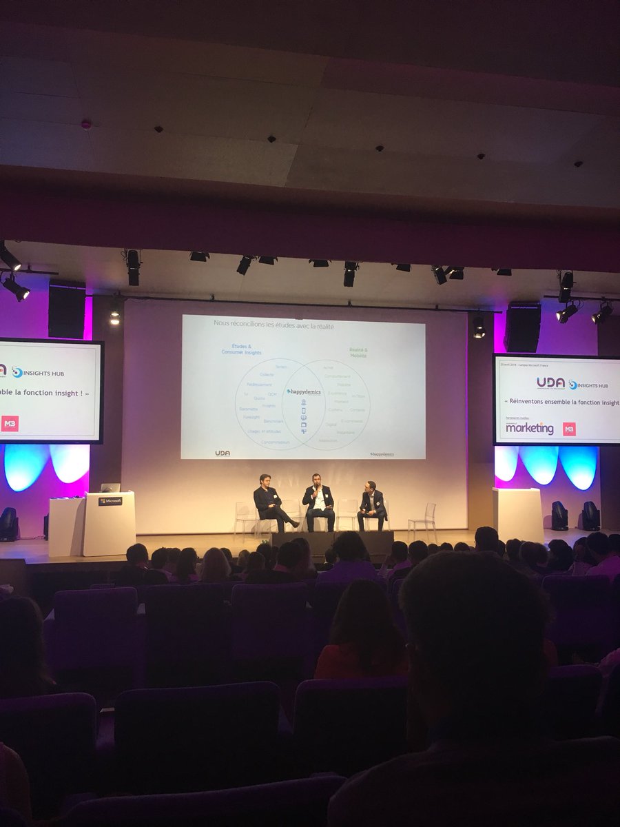 Bruno Schmutz de <a href="/IpsosFrance/">Ipsos France</a> et Tarek Ouagguini @Happydemics_  expliquent les mesures du comportement, de l’émotion et des données sociales à la conférence « réinventons ensemble la fonction insight » de l’@UDA_annonceurs au siège de <a href="/Microsoft/">Microsoft</a>
