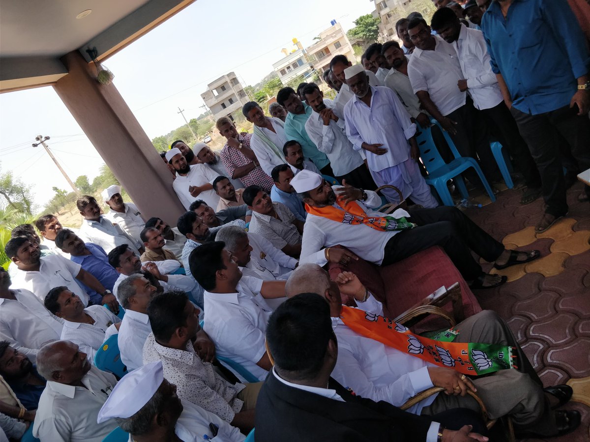 RKFC13's tweet photo. #BJP  #nomination Shri Umesh Anna Katti and Ramesh Anna Katti #KarnatakaElections2018 #leader #AmitShah @BSYBJP @BJPLive @AmitShah @BJPKarITCell https://t.co/QyE7V1xVza