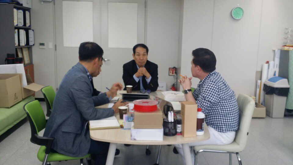 일본 그레이스 트레이딩과의 수출협상

일본에서도 고은빛 제품을 볼 수 있는날이 오기를

#고은빛 #티니베베크레파스 #초콜릿크레파스 #티니베베크레용 #티니베베 #육아템 #육아스타그램 #육아소통 #육아 #소통 #수출