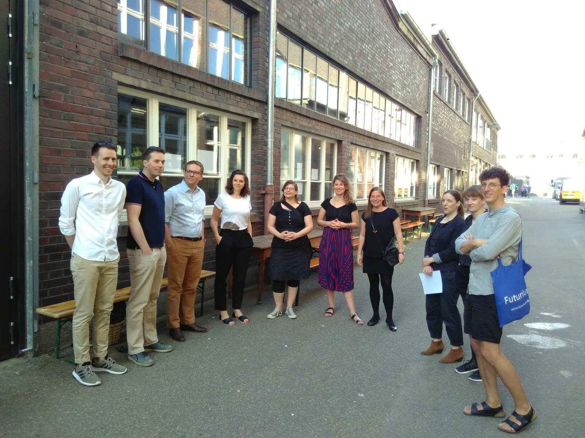miss0schnuck's tweet photo. Keine Angst, die tun nix. Die wollen nur... diskutieren und vernetzen. #otc18 #Barcamp #Digitalisierung #Engagement #Stuttgart https://t.co/VTea4oYWFX