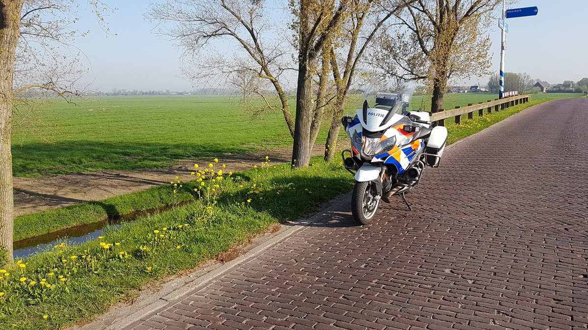 MotorpoolMidNed's tweet photo. Voorrijden voor de wedstrijd #knwu #arnowallaardmemorial https://t.co/PZXN4aIC9a