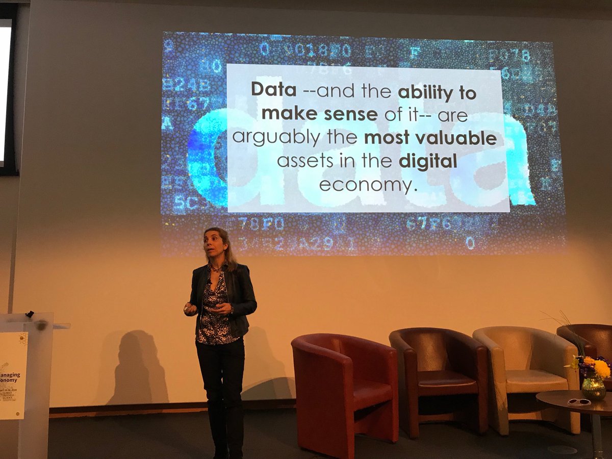 AnnabelleGawer's tweet image. Making Sense Of Data... Nuria Oliver delivering a great keynote at #AOMBigData @nuriaoliver
