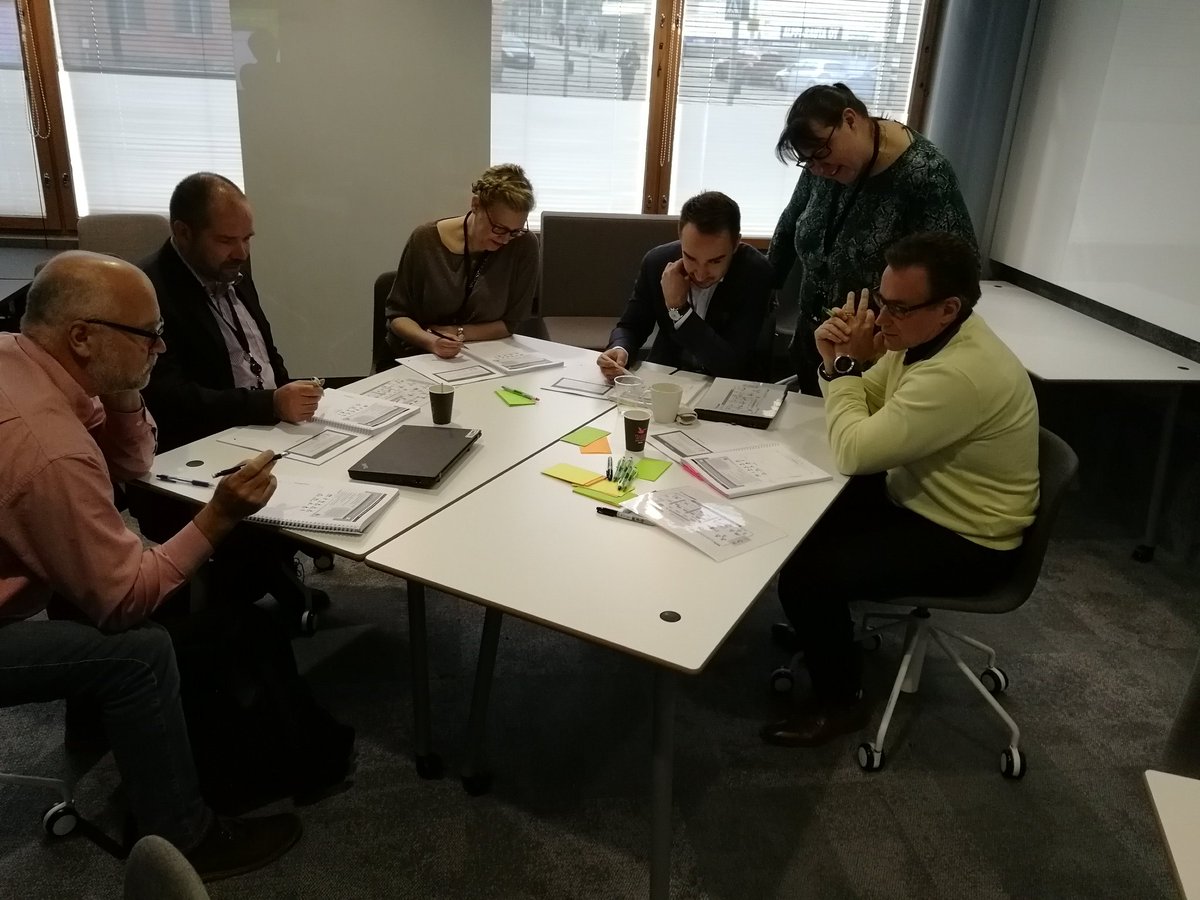 Soikkis's tweet photo. SAFe POPM course - @HanneLaitinen supporting group work #MyLifeInLife #LastDayInLife https://t.co/SEGGAC06PN