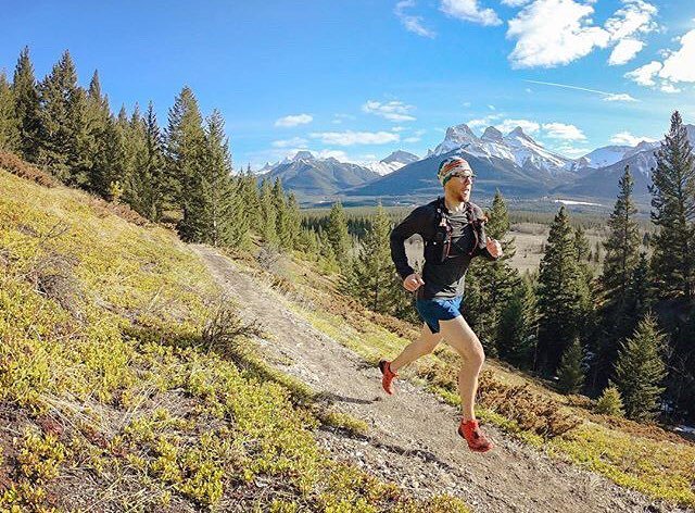 RunnersLand's tweet image. Freedom
•
#Photo @alifeofmountains
•
Winter is losing its grip. The sun above; the dirt below. This is it. Freedom. ☀️
•
Welcome to #RunnerLand⠀
•
Lets #follow us | tag #RunnerLand on your photos | Turn on our post notifications for features 👍|