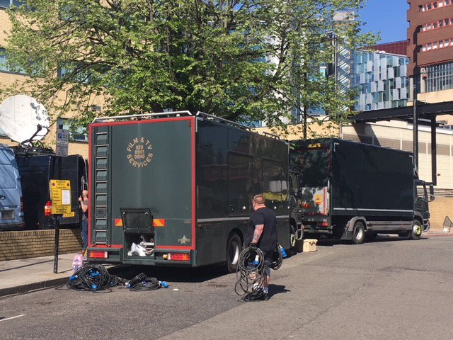 JPFTVS's tweet image. Our Technician, Ross and #Echo1# down at St. Mary's in Paddington. Powering Satellite trucks from 10 News Channels and Networks around the globe.... Wonder what they're .... "Expecting"....