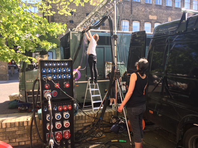 JPFTVS's tweet image. Our Technician, Ross and #Echo1# down at St. Mary's in Paddington. Powering Satellite trucks from 10 News Channels and Networks around the globe.... Wonder what they're .... "Expecting"....