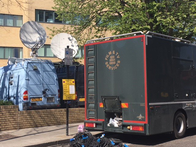 JPFTVS's tweet image. Our Technician, Ross and #Echo1# down at St. Mary's in Paddington. Powering Satellite trucks from 10 News Channels and Networks around the globe.... Wonder what they're .... "Expecting"....