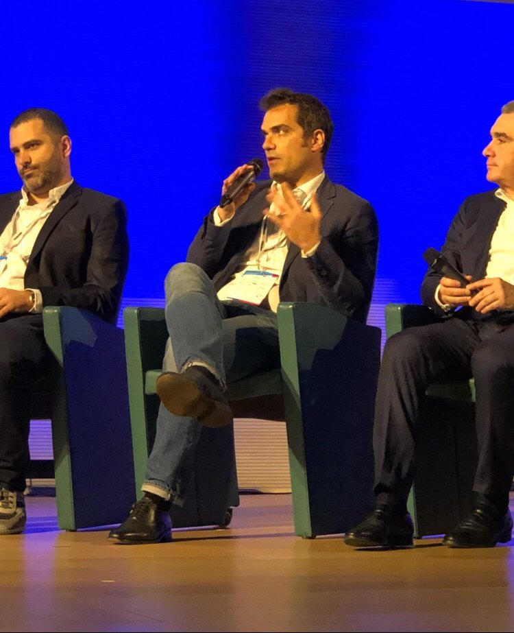 Equativ's tweet photo. Andrea Ceccoli discussed #quality, coalition for better ads and #transparency during a #ProgrammaticDays2018 roundtable in Milano. Over 1000 people were in attendance! #programmatic #adtech #UX @IABEurope https://t.co/SpkBSQCK1d