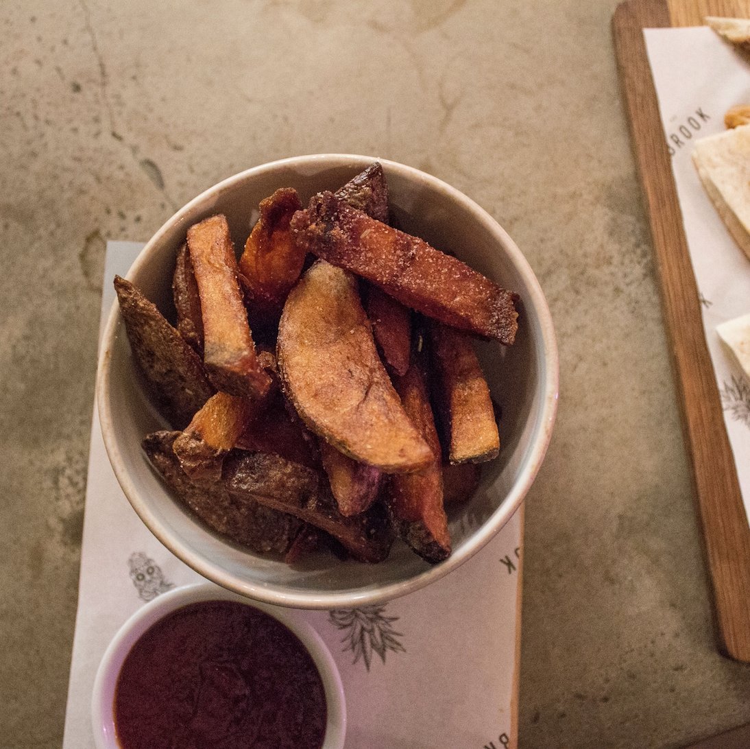 Friday is here! The sun is shining and we can't wait for 6pm ☀️🍟😊