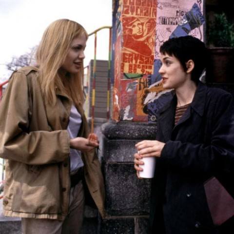 "Sai ci sono troppi muri nel mondo, troppi muri contro cui spingere la gente e c'è troppa gente che chiede di essere spinta."

#RagazzeInterrotte (1999)
#QuoteOfTheDay
