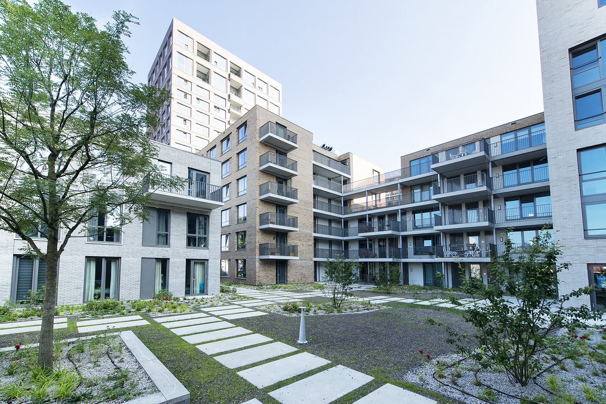 XellaNederland's tweet image. Ooit verdwenen er 50.000 banen uit Eindhoven met het vertrek van Daf en Philips. Nu is het voormalig industrieterrein een schoolvoorbeeld van stadsvernieuwing, waar ook Xella aan meebouwde. Een reportage. actueel.xella.nl/trend/strijp-s… #strijpS #stadsvernieuwing