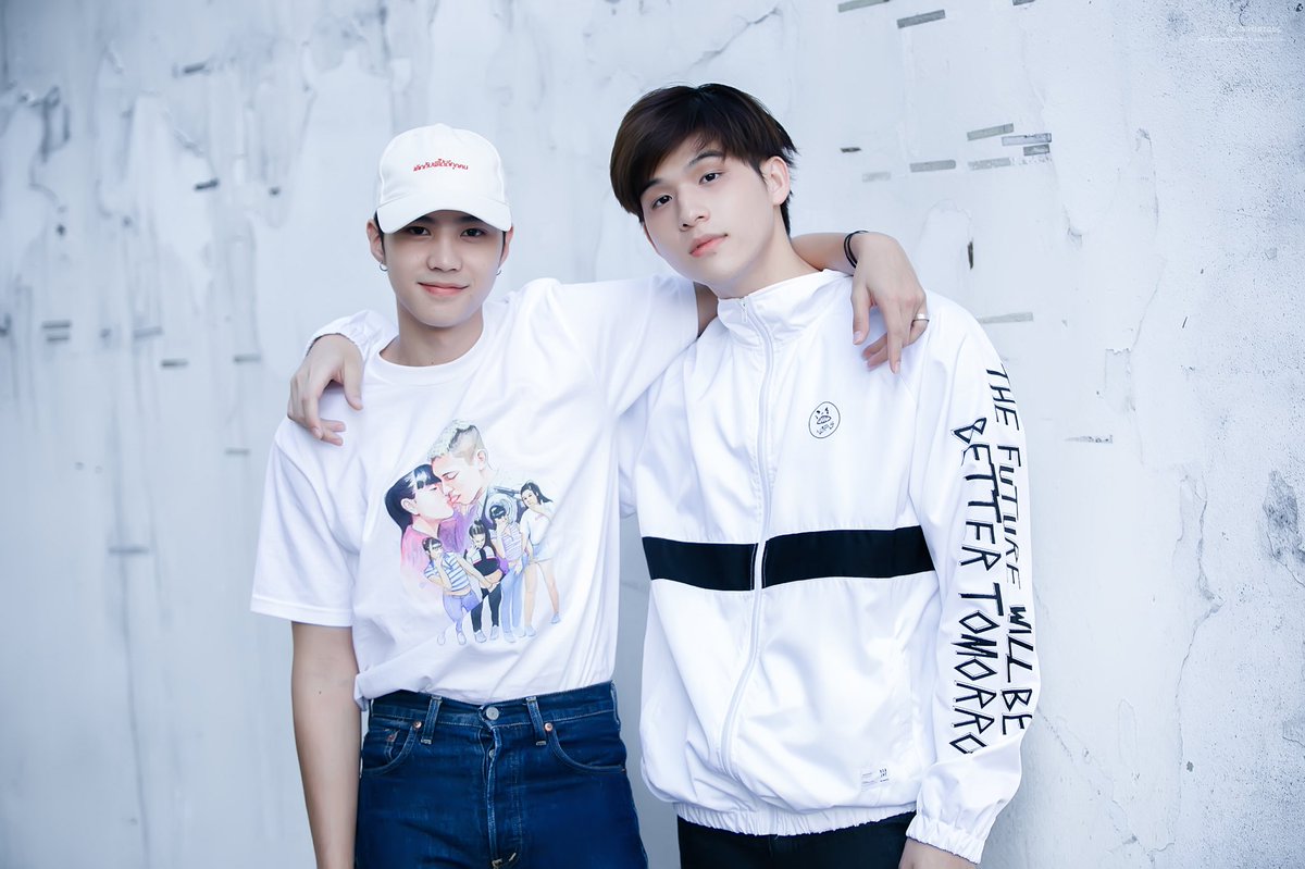 _180419_ เฮ้วๆ 😘😘
.
.
<a href="/skywongraveee/">Wongravee Nateetorn</a> <a href="/bank_thiti/">Thiti Mahayotaruk</a> 
#HitZSportsDay 
#955VirginHitZ 
#VirginHitZ 
#skywongraveee 
#NadaoArtist 
 #TUsexyboy