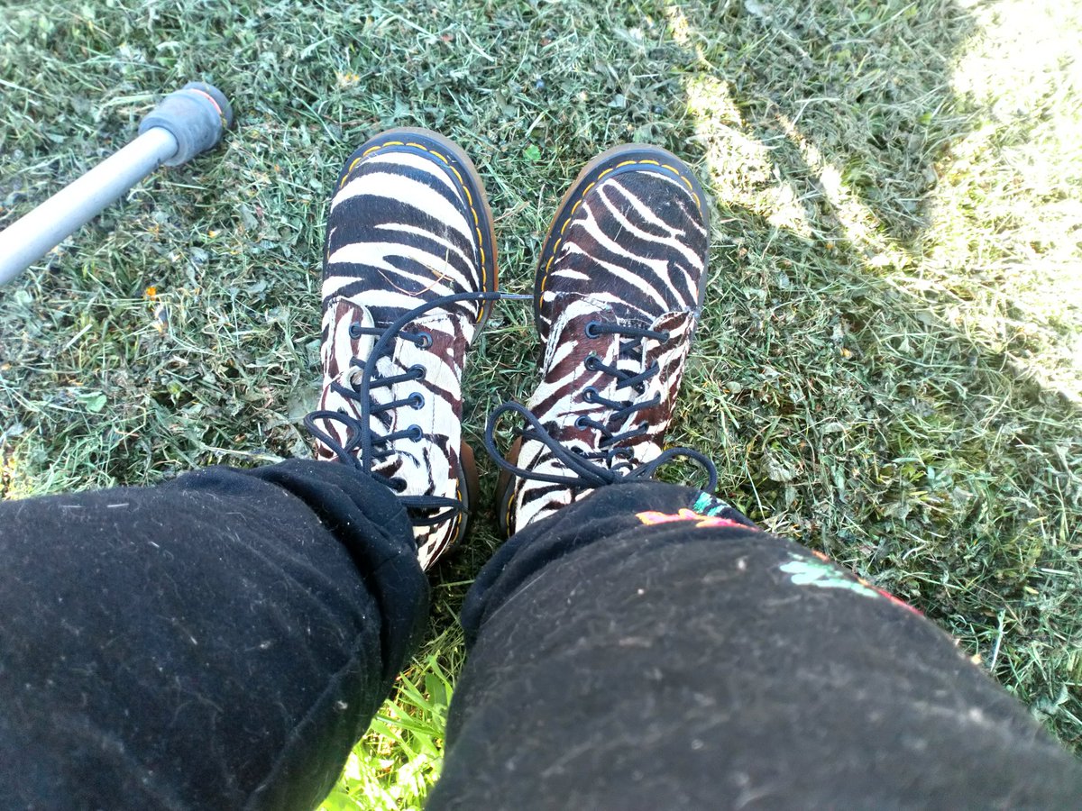 FFSKarz's tweet image. Friday's Docs du jour. These are probably my favourite ones, and I'm wearing them for a reason: I have got an utter bastard of a blister, and this pair is so soft that they feel like I'm wearing slippers. Stylish and total comfort.