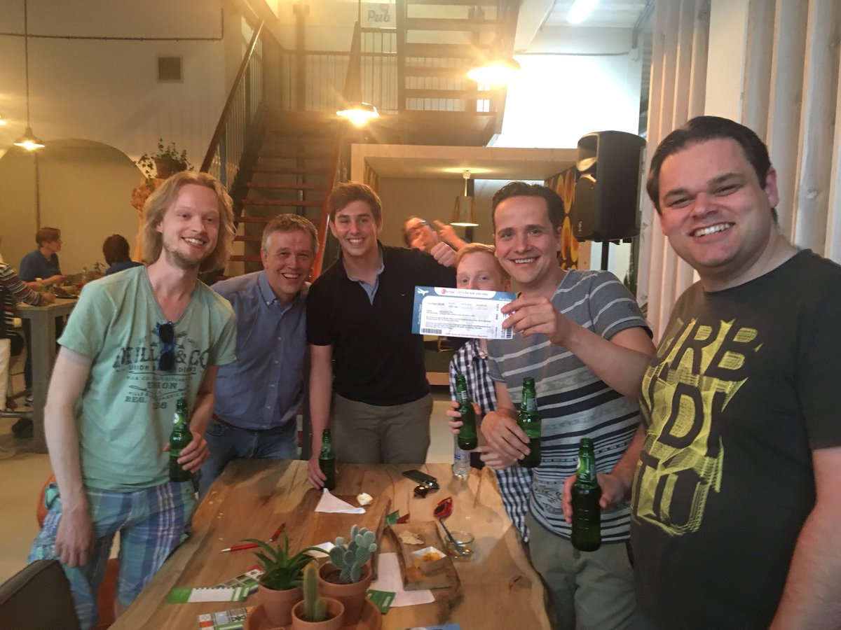 De taken mooi verdeeld gisteren: <a href="/tjmensink/">Thomas Mensink</a> representeerde ons <a href="/StartupDelta/">TLSUD</a>  Summit. Een ander deel van Golden Egg Check wint 1e editie van <a href="/SpinnerijOoster/">Spinnerij Oosterveld</a> pubquiz. Trots dat we 10 teams verslagen hebben!