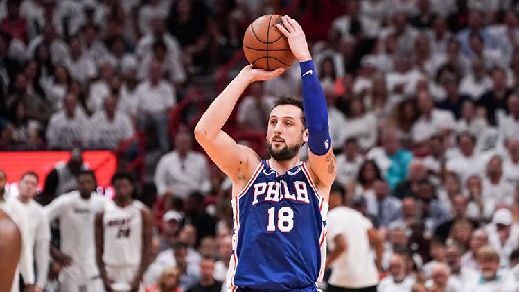 parallelecinico's tweet image. Medie in carriera di Belinelli ai playoff: 8.4 punti 42% da due e 38% da tre.
Medie Belinelli nei playoff 2018: 20.7 punti, 48% da due, 43% da tre.
#NBAtipo