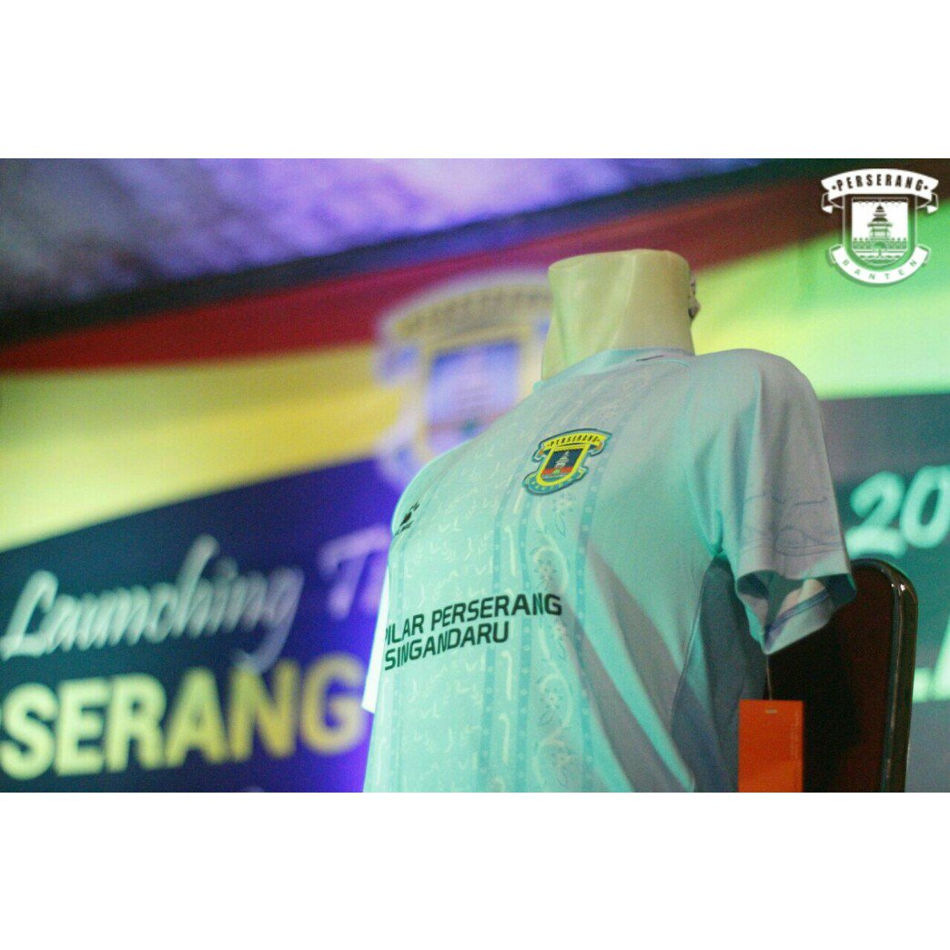 Perserang1958's tweet photo. Penampakan Jersey Perserang 2018 saat acara Perserang Bersholawat Sekaligus Launching Team &amp; Jersey Perserang. #Perserang #SALAWE https://t.co/zrvK4u0YOU